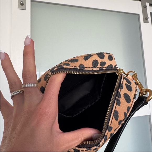 Marc Jacobs Playback Crossbody  bag in a Tan and Black Animal Print. - Picture 4 of 8